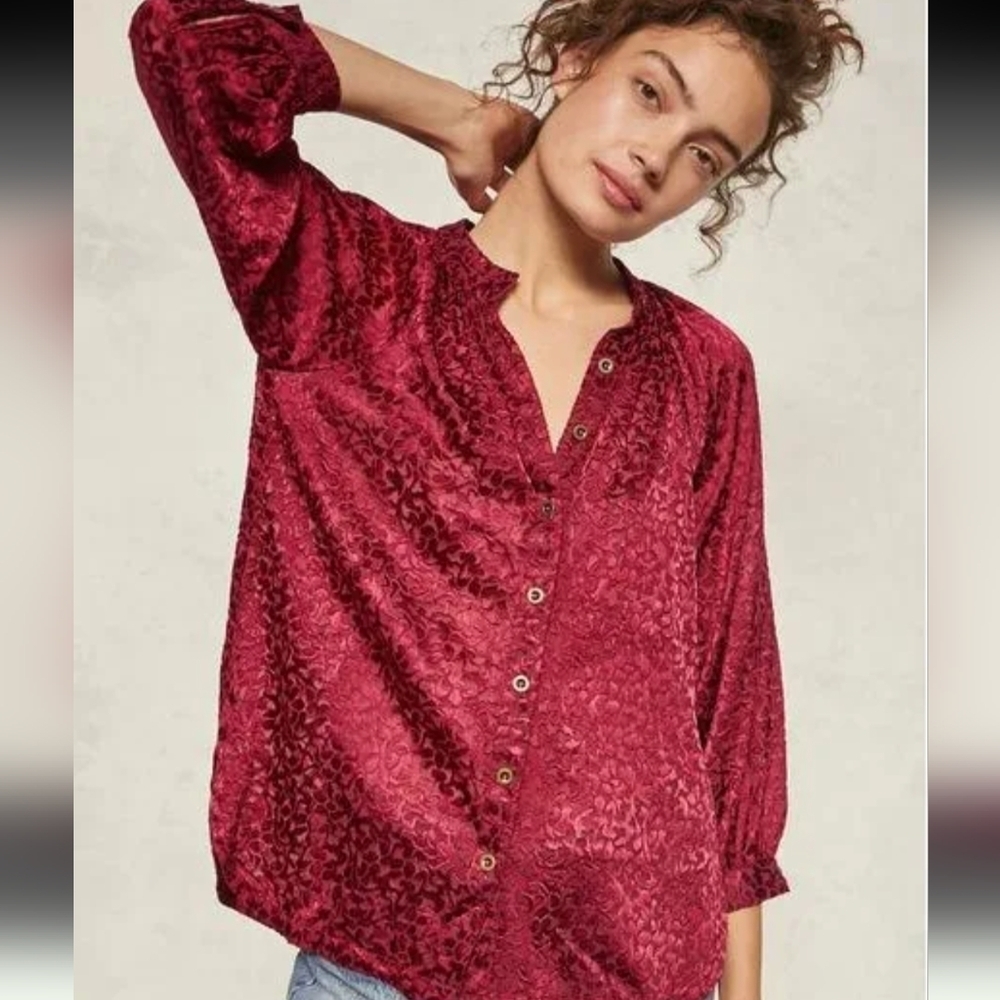 Anthropologie Susanna Burnout Velvet Button Down Blouse S in Plum Red Holiday